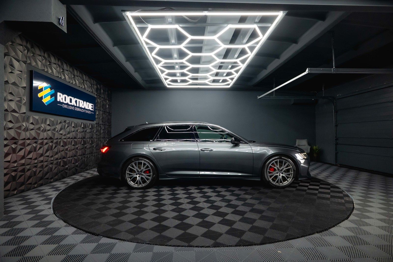 Fahrzeugabbildung Audi A6 Avant 55 TFSIe quattro S-Line Sport *LED*B&O*