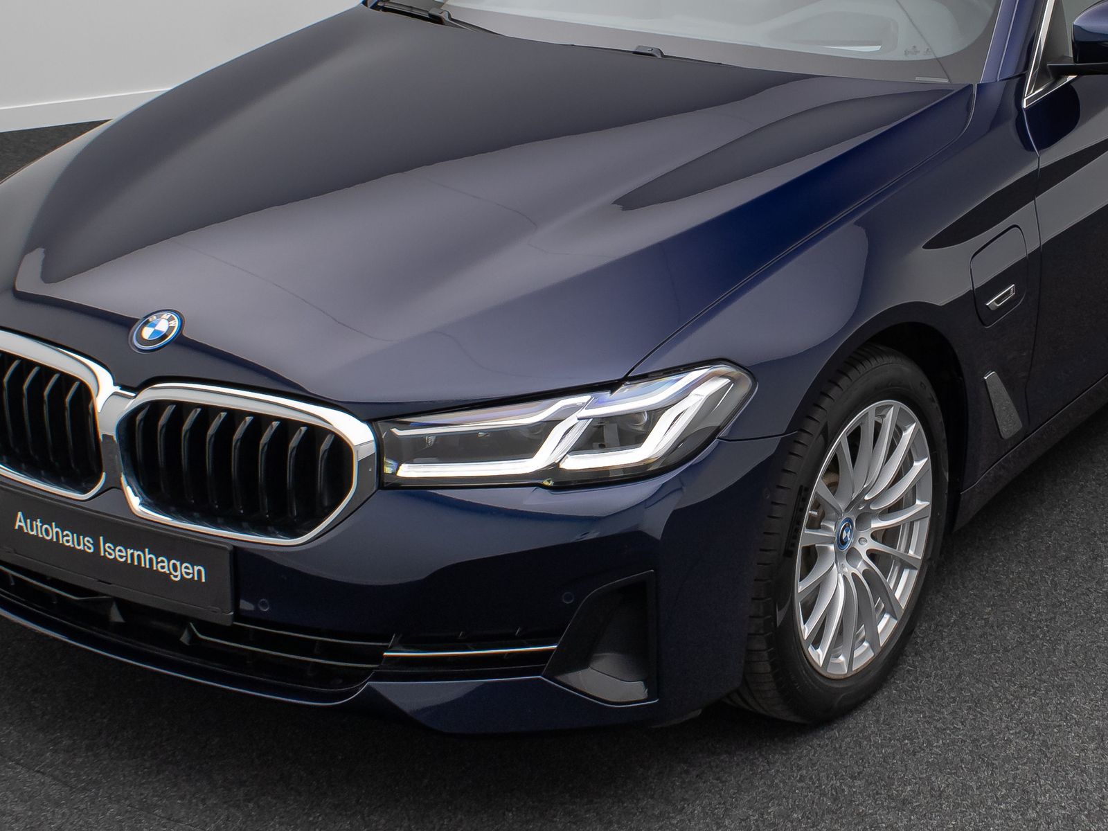 Fahrzeugabbildung BMW 530e Kamer Laser HUD DAB H/K Komfort Alarm Sport