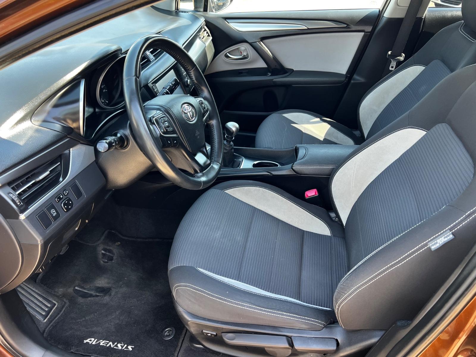 Toyota Avensis 2015 — photo 25