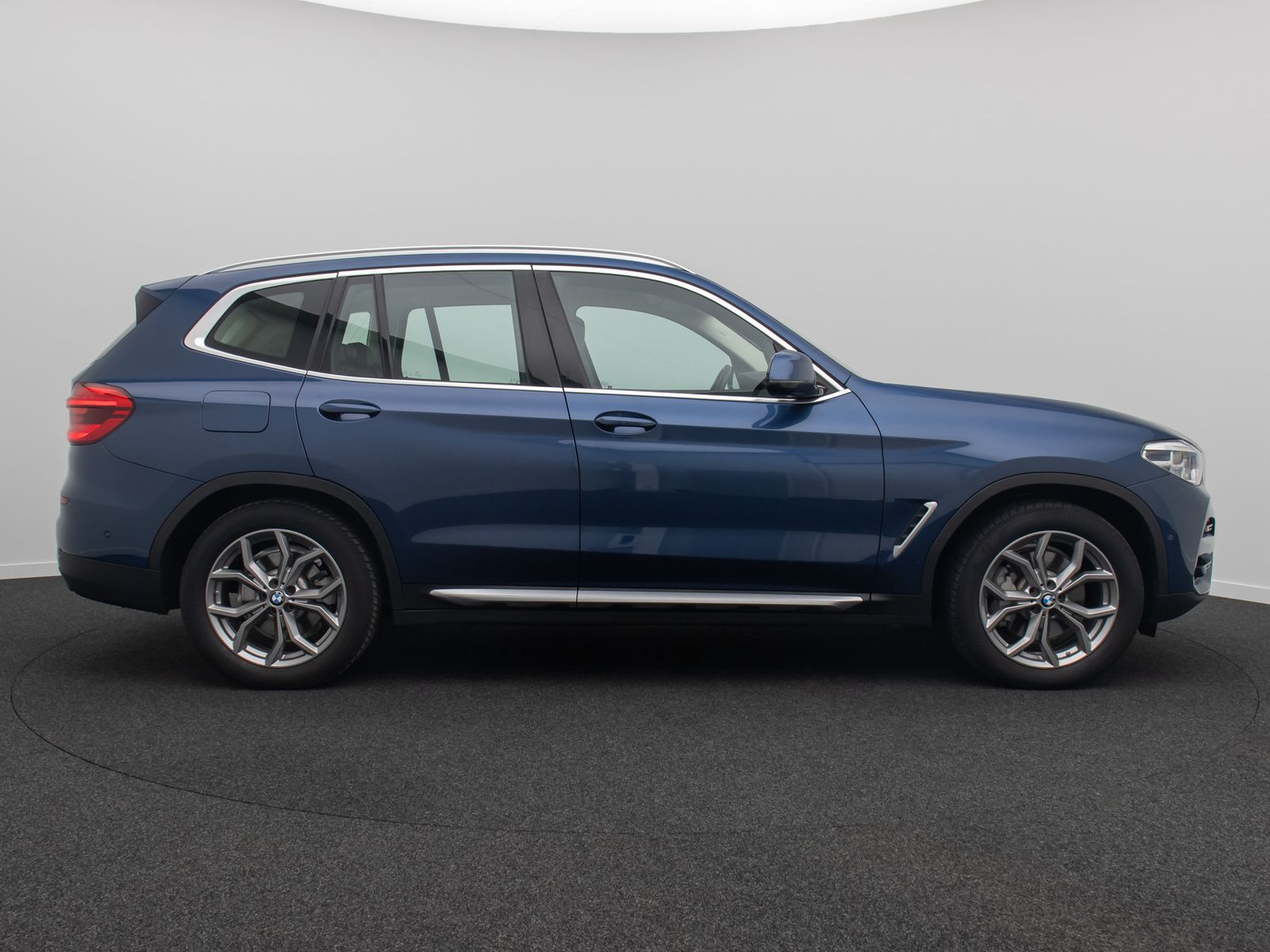 Fahrzeugabbildung BMW X3 xD30e xLine DAB Kamera AHK Alarm Panorama H/K