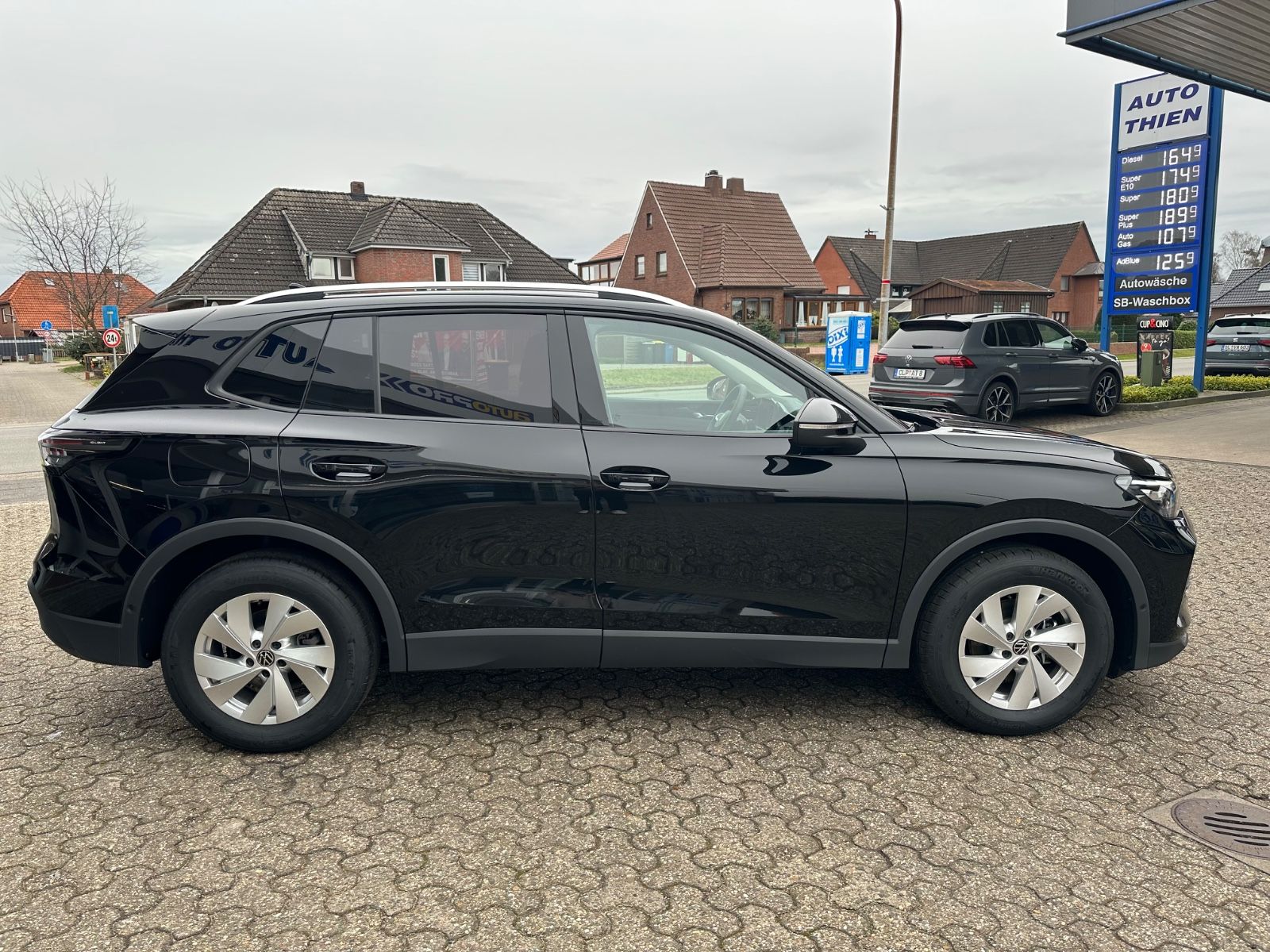 Fahrzeugabbildung Volkswagen Tiguan 1.5 eTSI Life DSG ACC/LED/Einparkh/Shzg