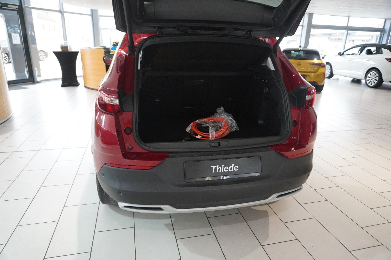Fahrzeugabbildung Opel Grandland (X) 1.6 ELEGANCE HYBRID NAVI/SH/KAMERA