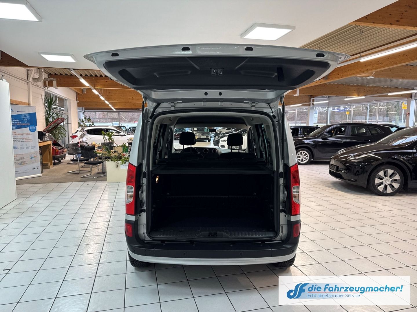 Fahrzeugabbildung Mercedes-Benz Citan 112 lang Klimaautom SHZ Temp PDC Berganfah