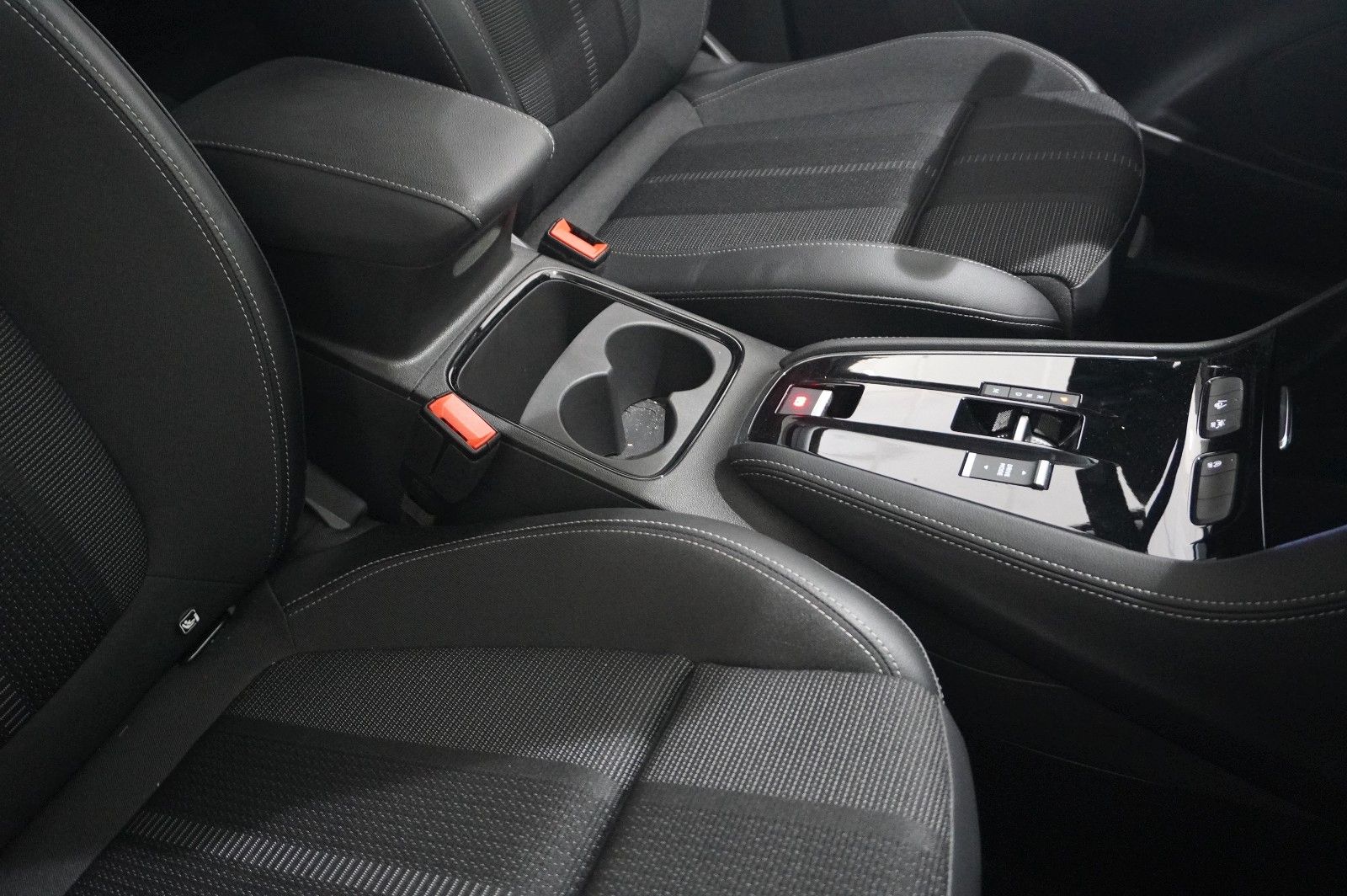 Fahrzeugabbildung Opel Grandland (X) 1.2T GS LINE NAVI/LED/KAMERA/SPORT