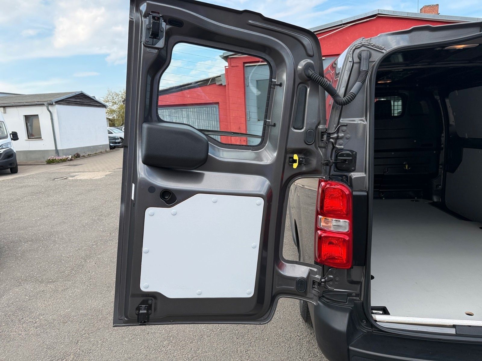 Fahrzeugabbildung Citroën Jumpy Kasten Lang Elektromotor 75 kWh