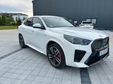 BMW iX2 30 M-Paket H&K,HUD, AHK  u.s.w - weiße BMW iX2