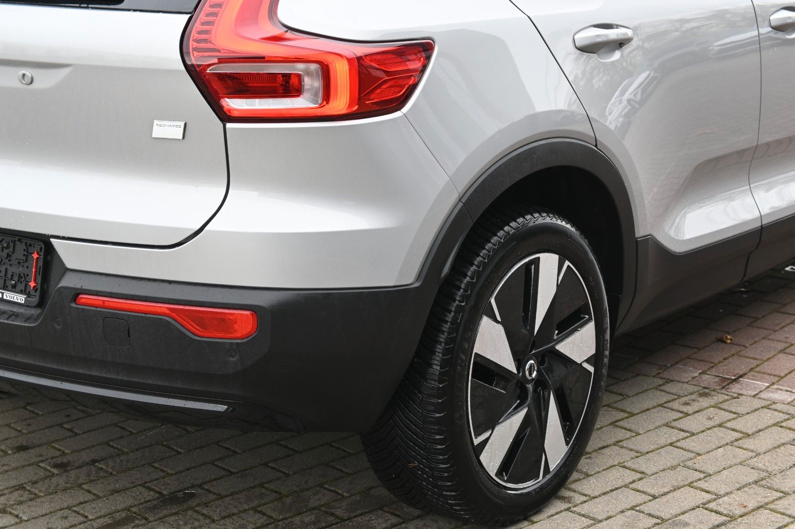 Fahrzeugabbildung Volvo XC40 Single Ext. Range Plus*LED*STHZ*CAM*BLIS