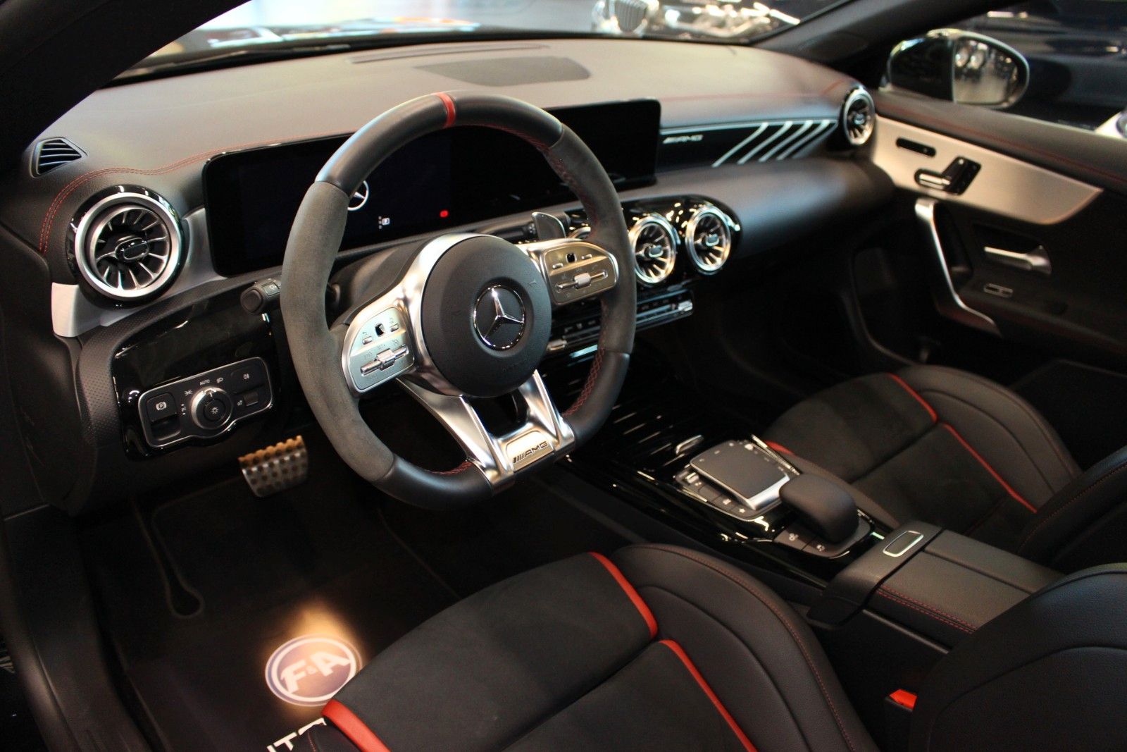 Fahrzeugabbildung Mercedes-Benz CLA 35 AMG 4Matic 1. Hand*Pano*Ambiente*MWST