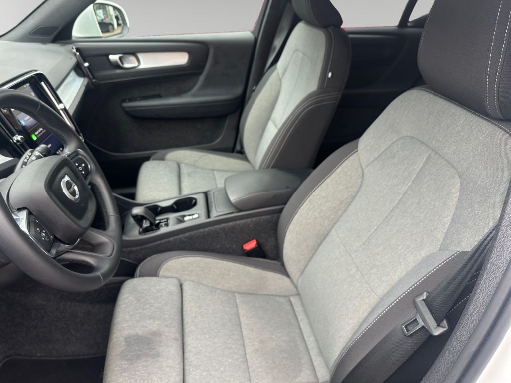 VOLVO XC40 B3 B DKG Core 360° Sitzkomfort-Paket VOLVO XC40 B3 B DKG Core 360° Sitzkomfort-Paket