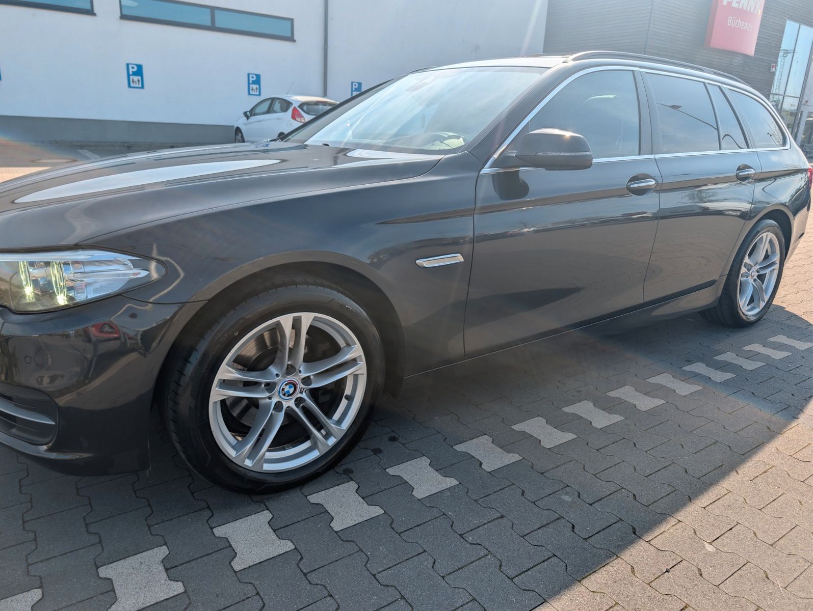 BMW 520d xDrive Touring A Luxury Line Luxury Line