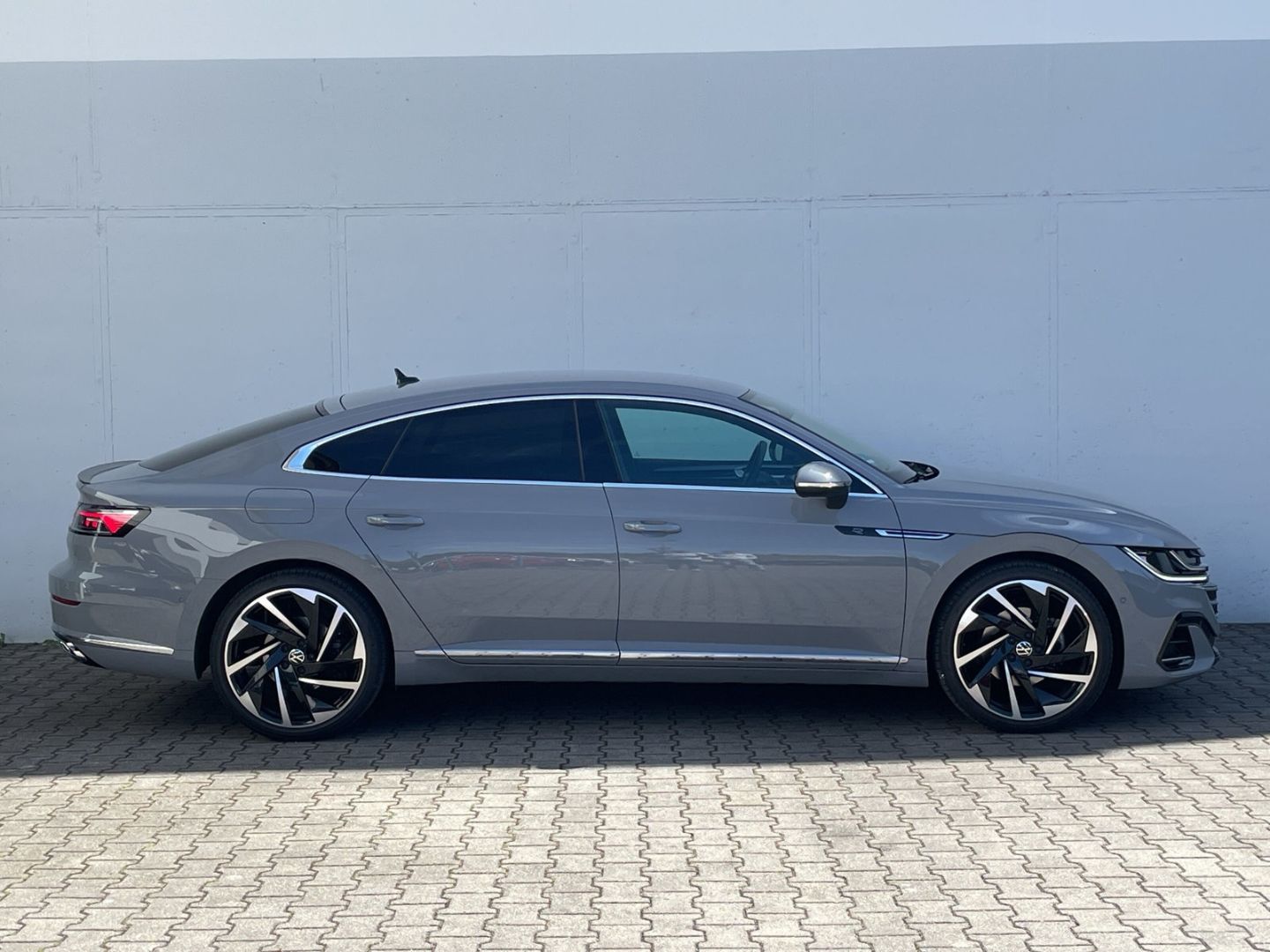 Arteon 2.0 TSI DSG R-Line AHK/DCC/Kamera/Keyless