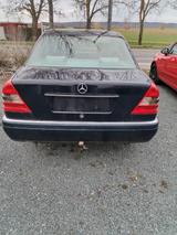 Mercedes-Benz 190 - blaue Mercedes-Benz 190
