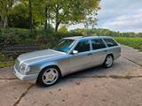 Mercedes-Benz Mercedes Benz W124/S124 E220 | Motor NEU - Mercedes-Benz E 220 mit Benzin-Antrieb: Kombi