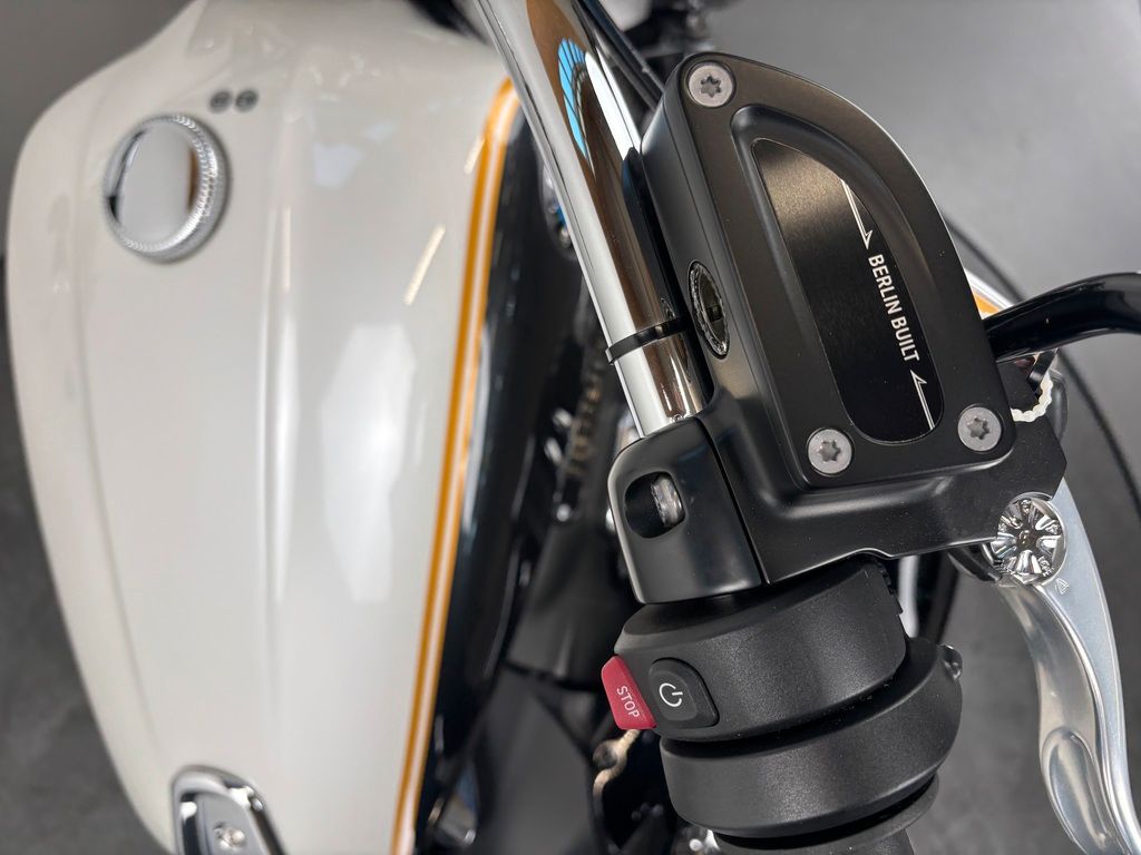 Fahrzeugabbildung BMW R18 *JEKILL&HYDE-AUSPUFF *BEACHBAR-LENKER