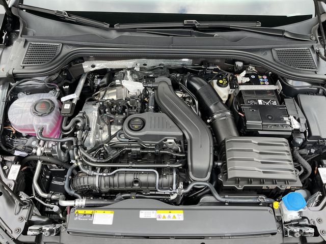 Golf VIII Variant Life 1.5 l eTSI DSG FACEL. LED