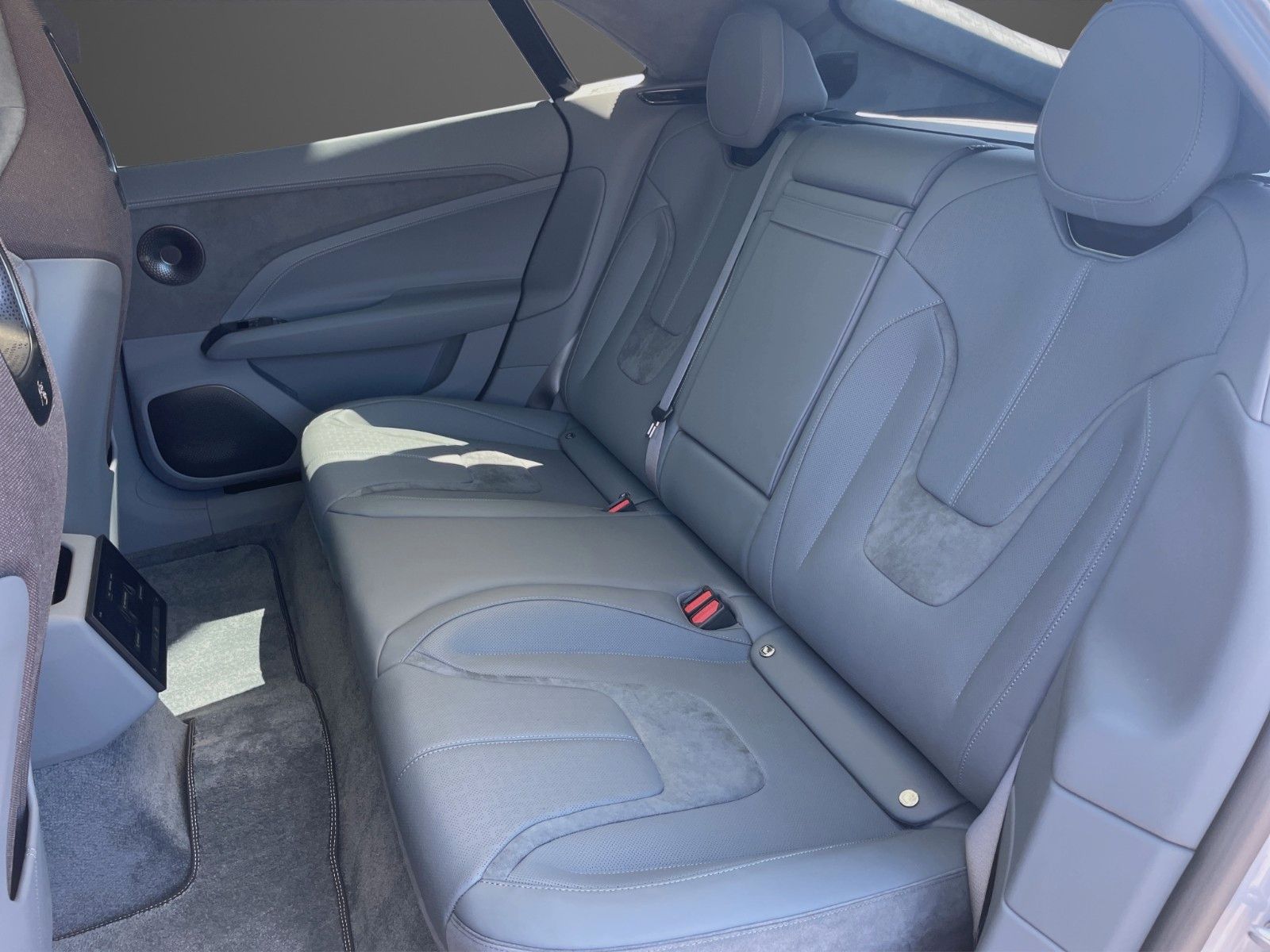 Fahrzeugabbildung Lotus Emeya Glasdach 21 Zoll mtl. Leasingrate 690,00€