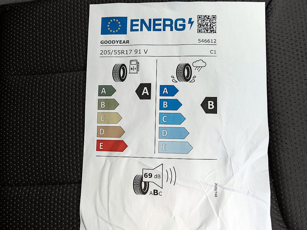 Fahrzeugabbildung SKODA Kamiq 1.5 TSI Tour KLIMA PDC SHZ KAMERA ACC LED