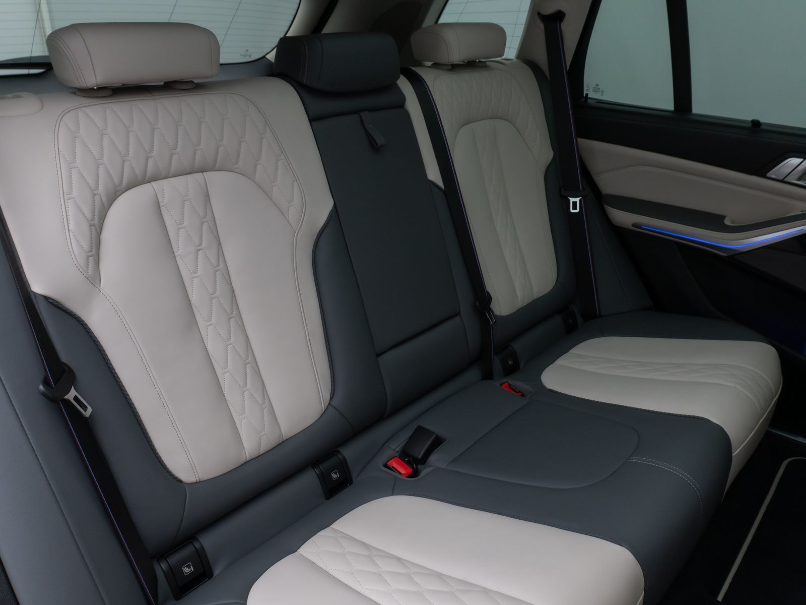 Fahrzeugabbildung BMW X5 xD50e M Sport 360°H/K Panorama Individual 22"