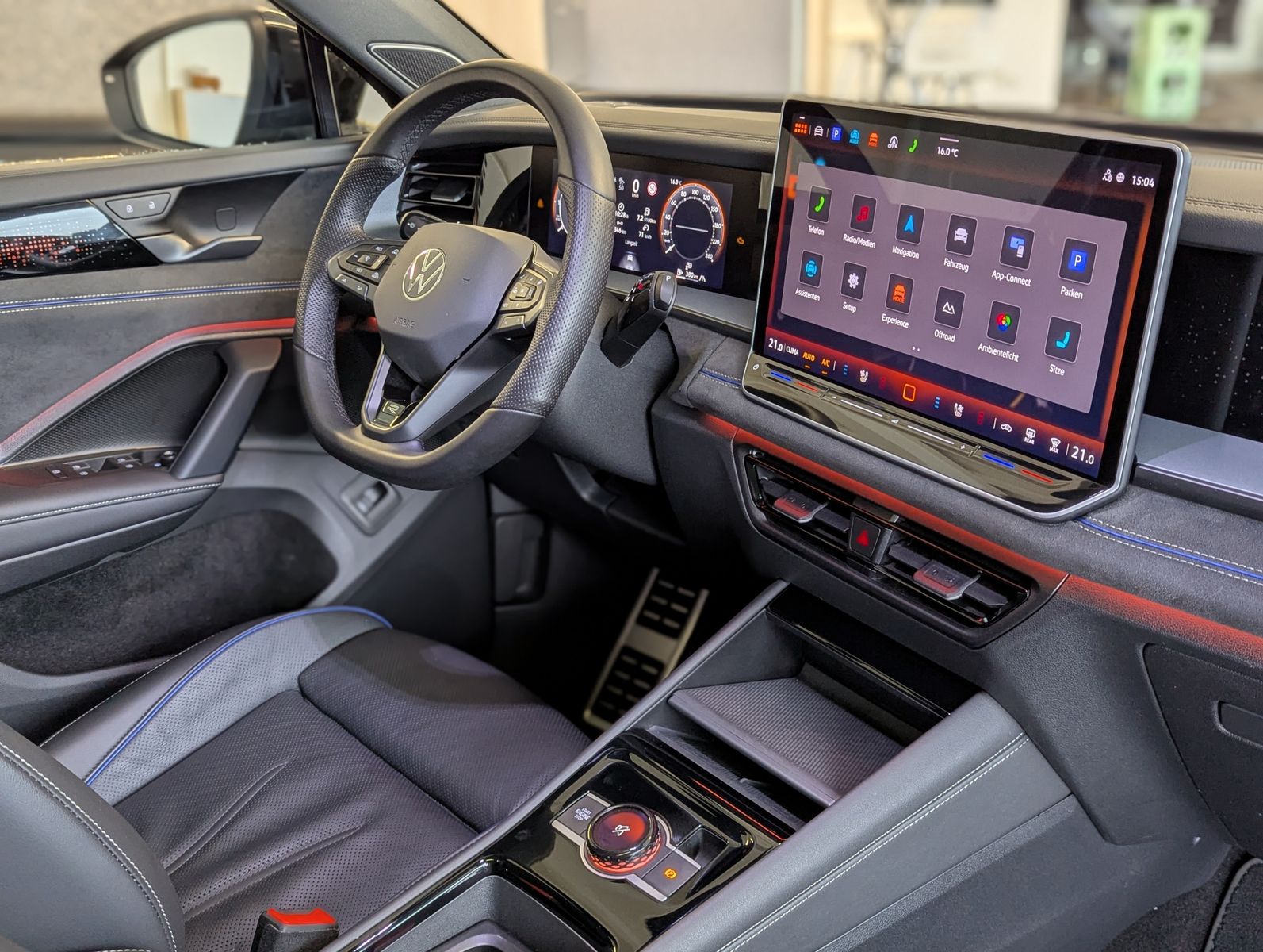 VW Tayron 2.0 R-Line Leder Launch Pano Black AHK 20 - Image 11