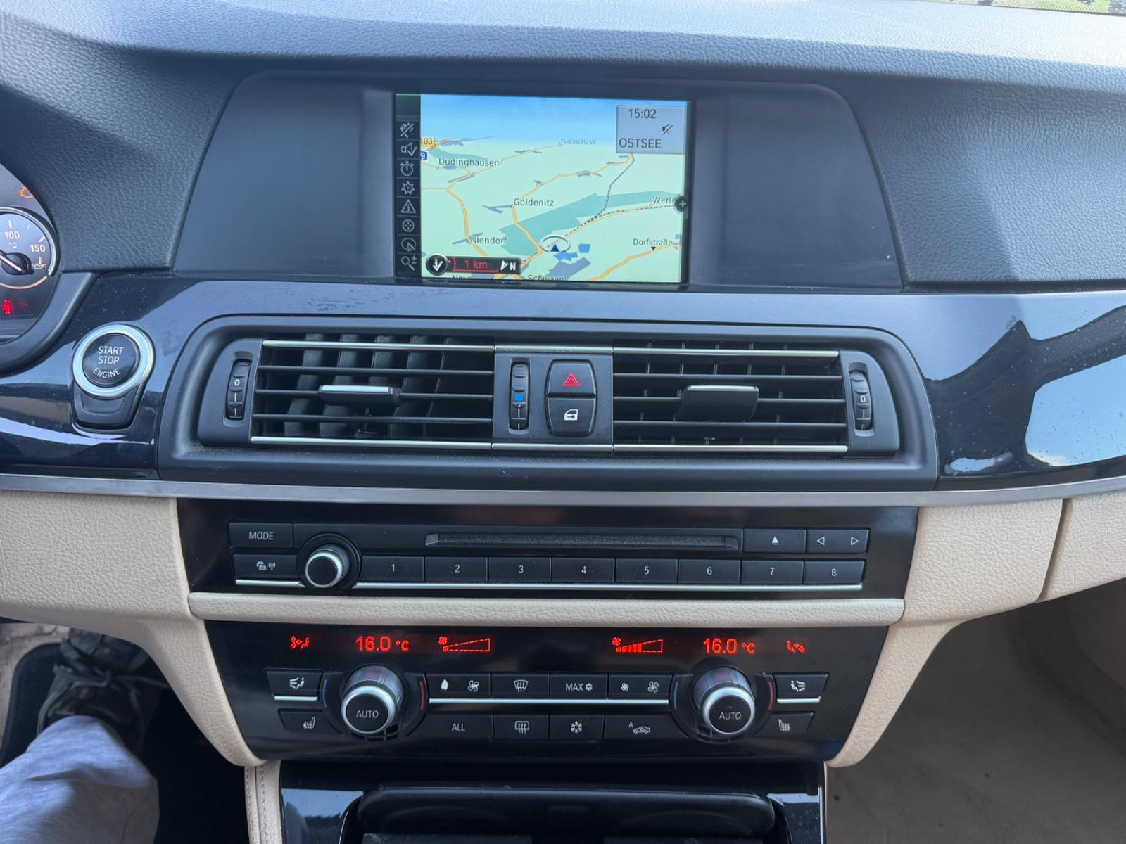 BMW 525 2011 — interior