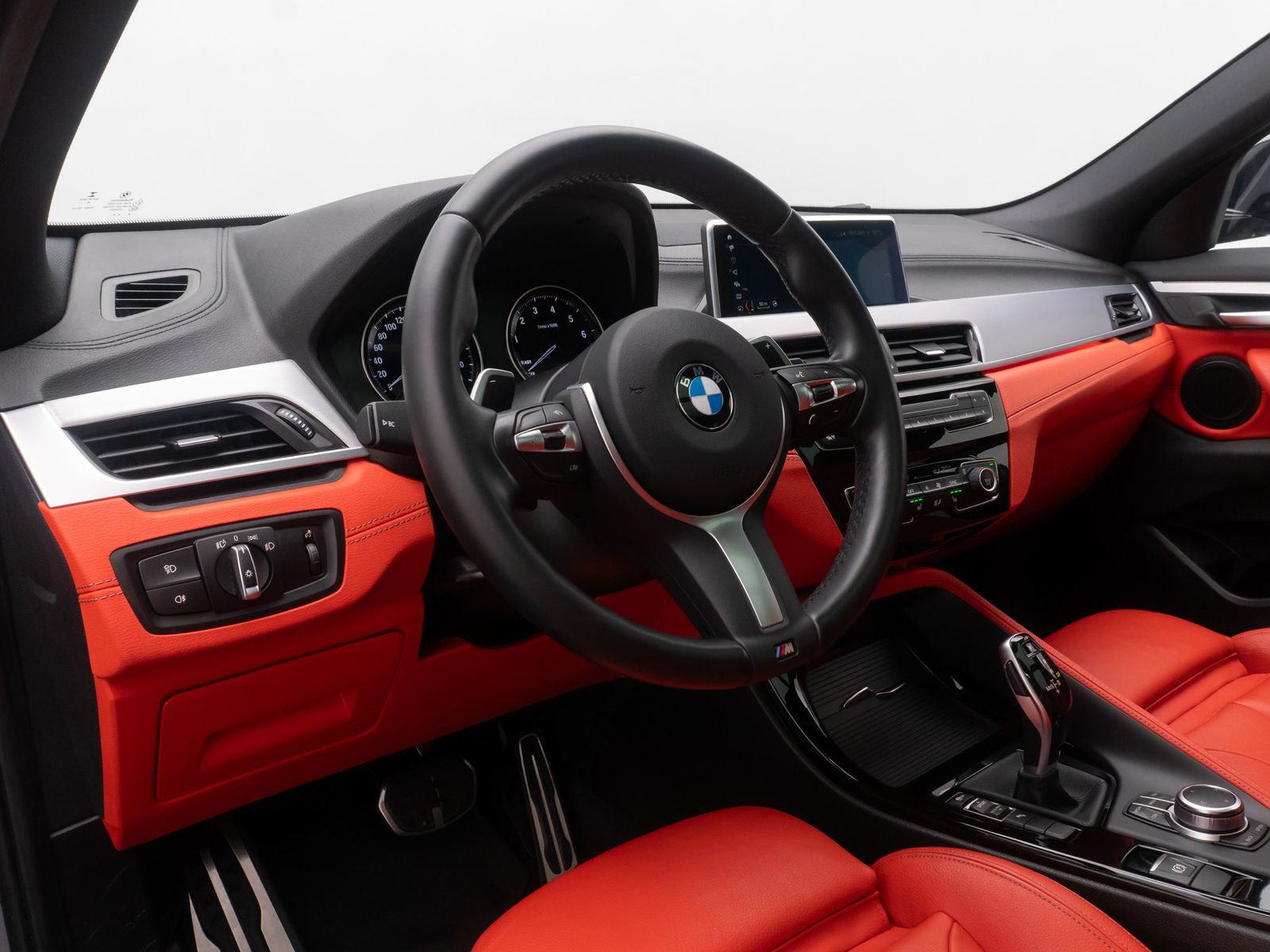 Fahrzeugabbildung BMW X2 sD20i M Sport Panorama Kamera Individual 19"