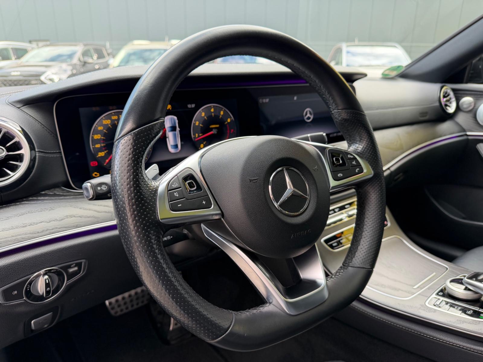 Mercedes-Benz E 300 EDITION 1 /AMG/ PANO/LEDER/NIGHTPACKET