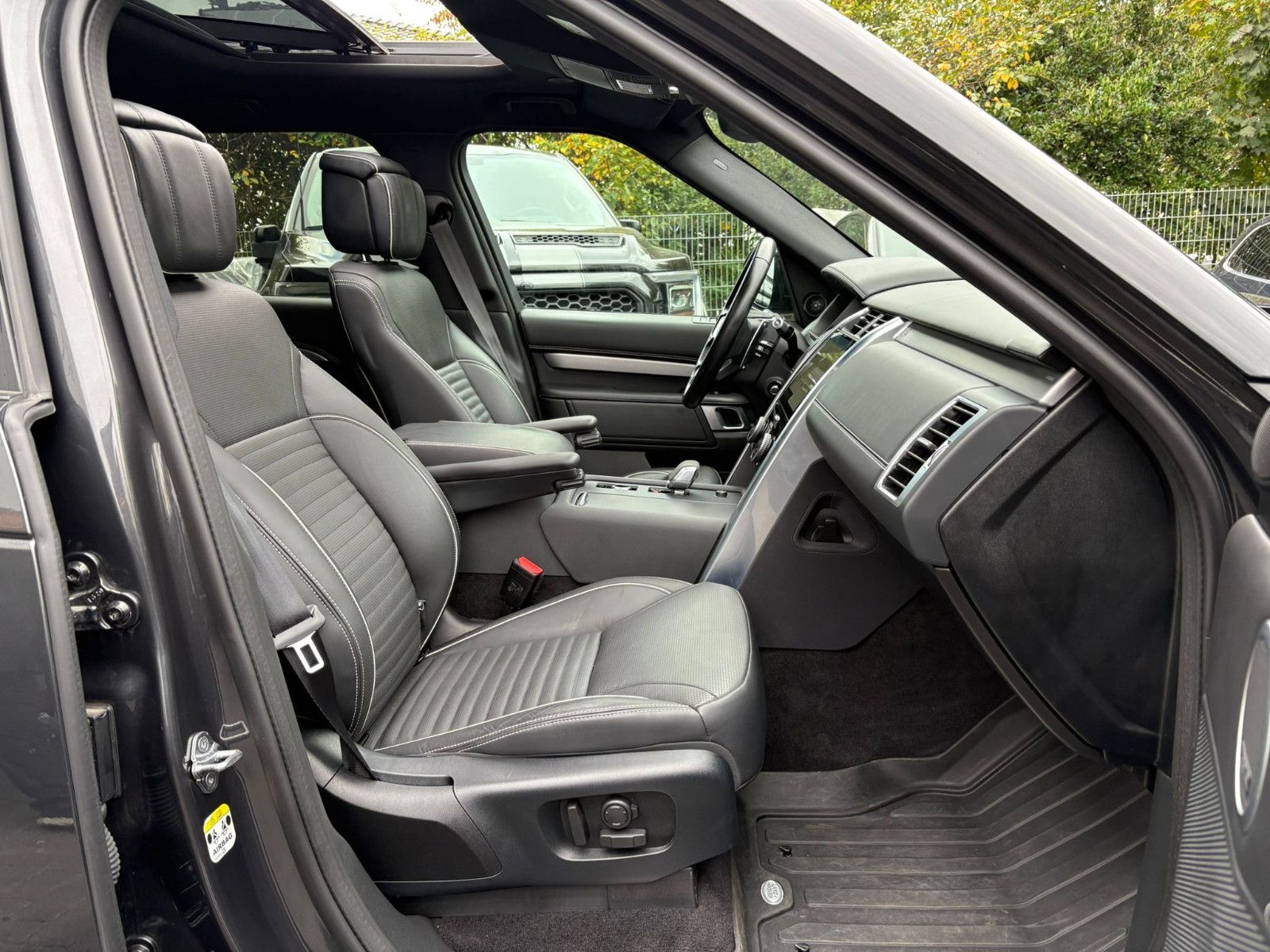 Fahrzeugabbildung Land Rover 5 R-Dynamic HSE D300/7-SITZER/PANO/3D-KAM/VOLL