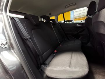 Ford Focus Turnier Apple CarPl. Alu Voll-LED usw