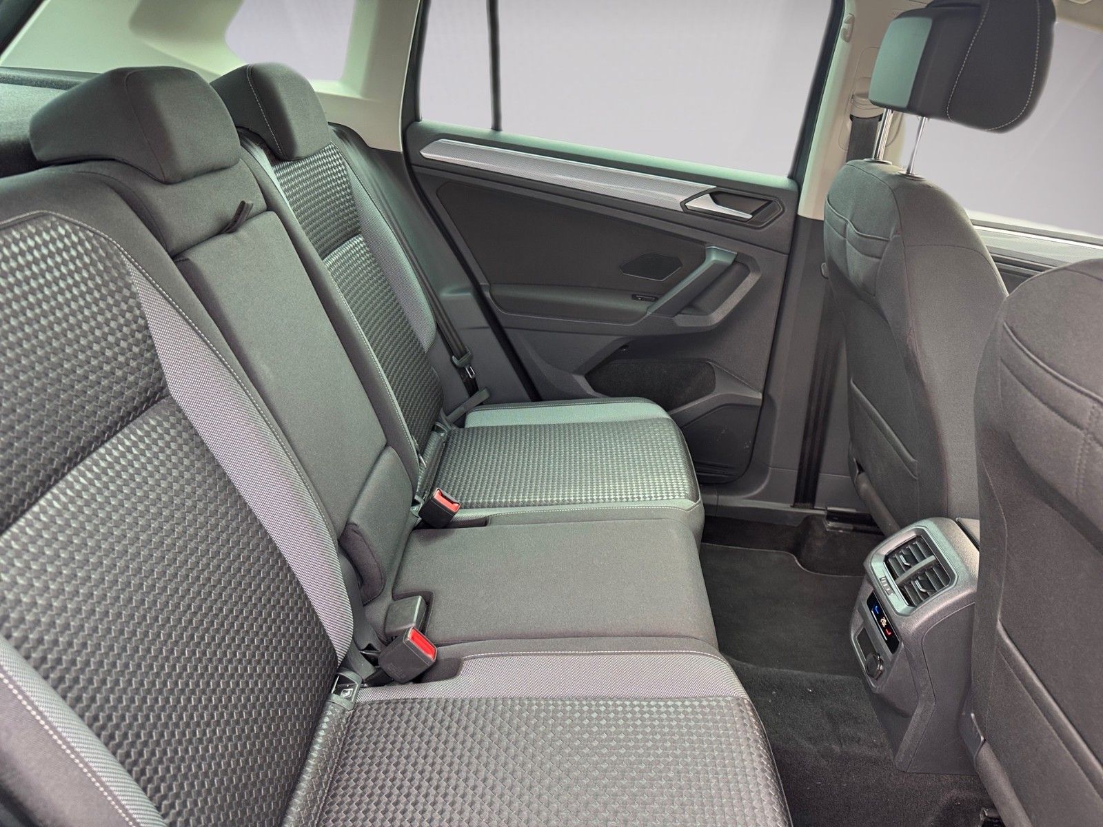 Fahrzeugabbildung Volkswagen Tiguan Life ACTIVE 1.5 TSI