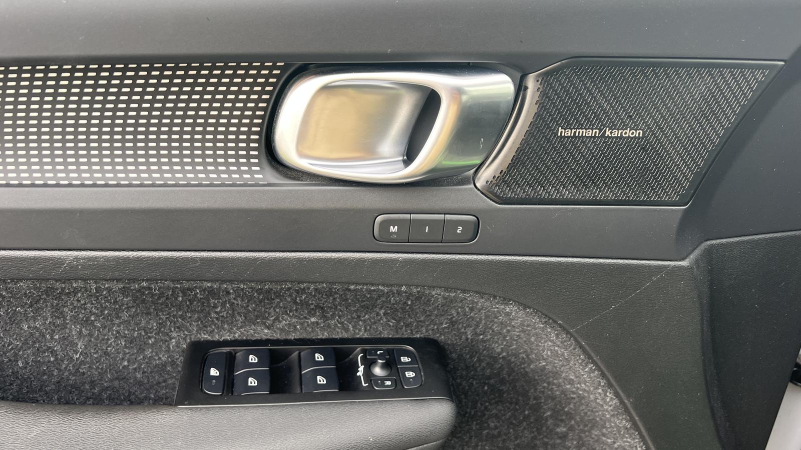 Volvo XC40 R Design AWD/ Pano/ AHK/ 360°/ BLIS/ HK