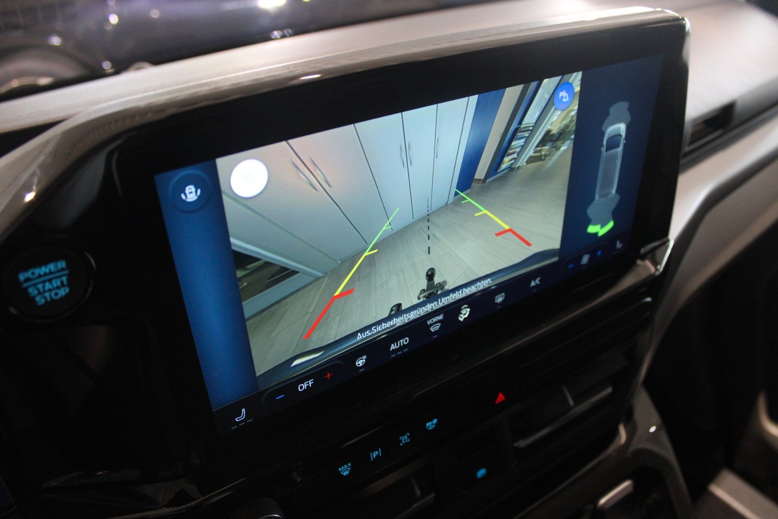 Fahrzeugabbildung Ford Tourneo Custom L1 Titanium 8-Sitze LED NAVI AHK