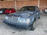 Mercedes-Benz 250d / Motor & Getriebe TOP/AHK - blaue Mercedes-Benz 250