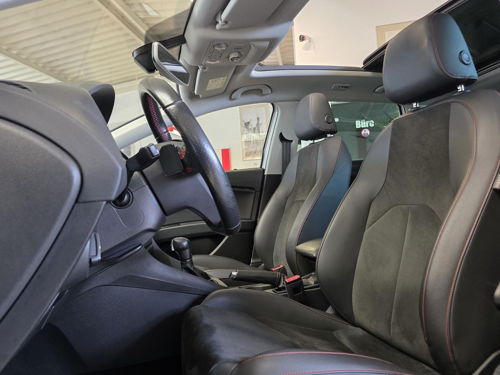 Fahrzeugabbildung SEAT Leon 1.8 TSI DSG ST FR/LED/Navi//Pano/Carplay
