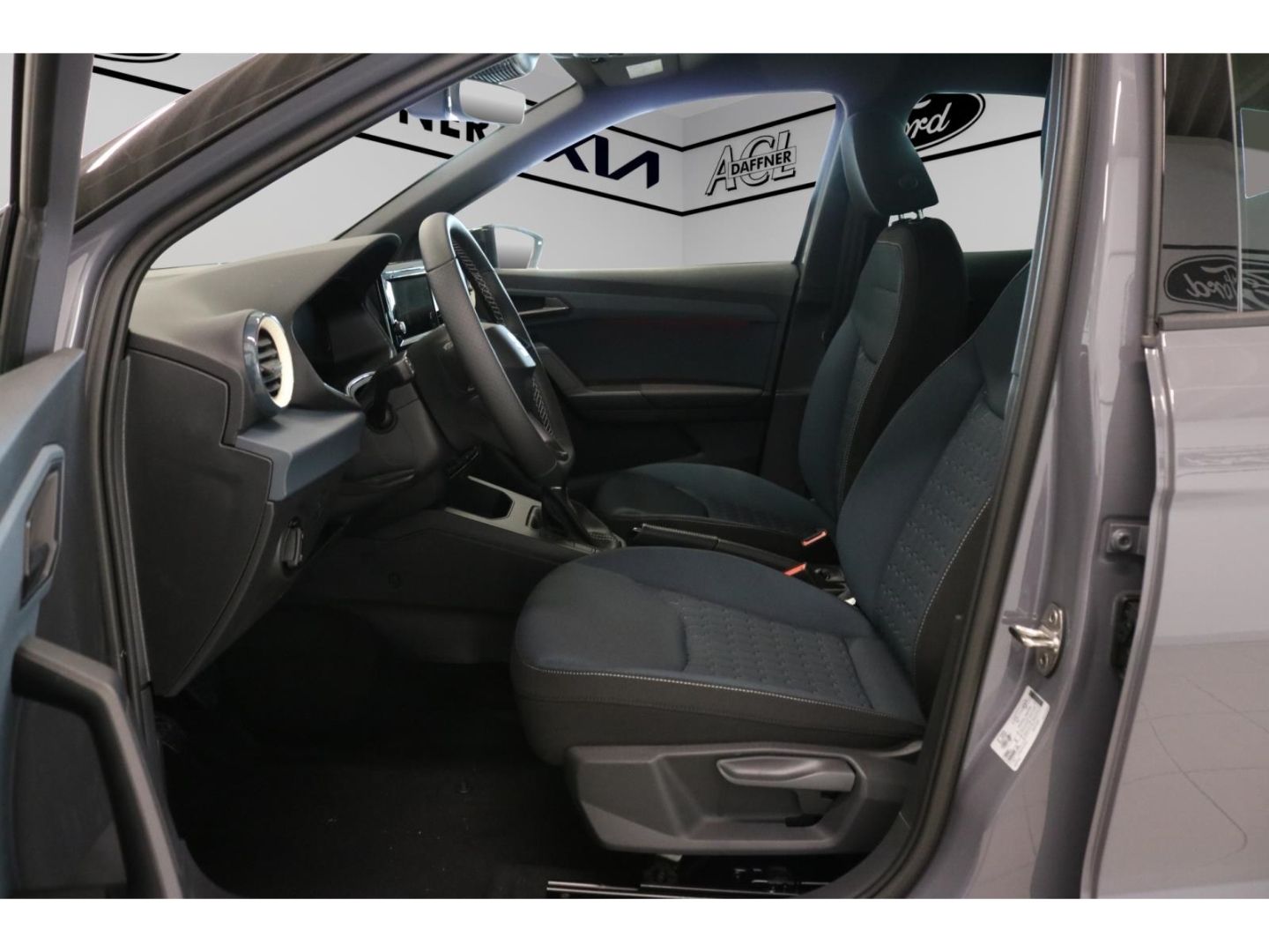 Fahrzeugabbildung SEAT Arona 1.0 TSI 70 kW Style LED ACC Mehrzonenklima