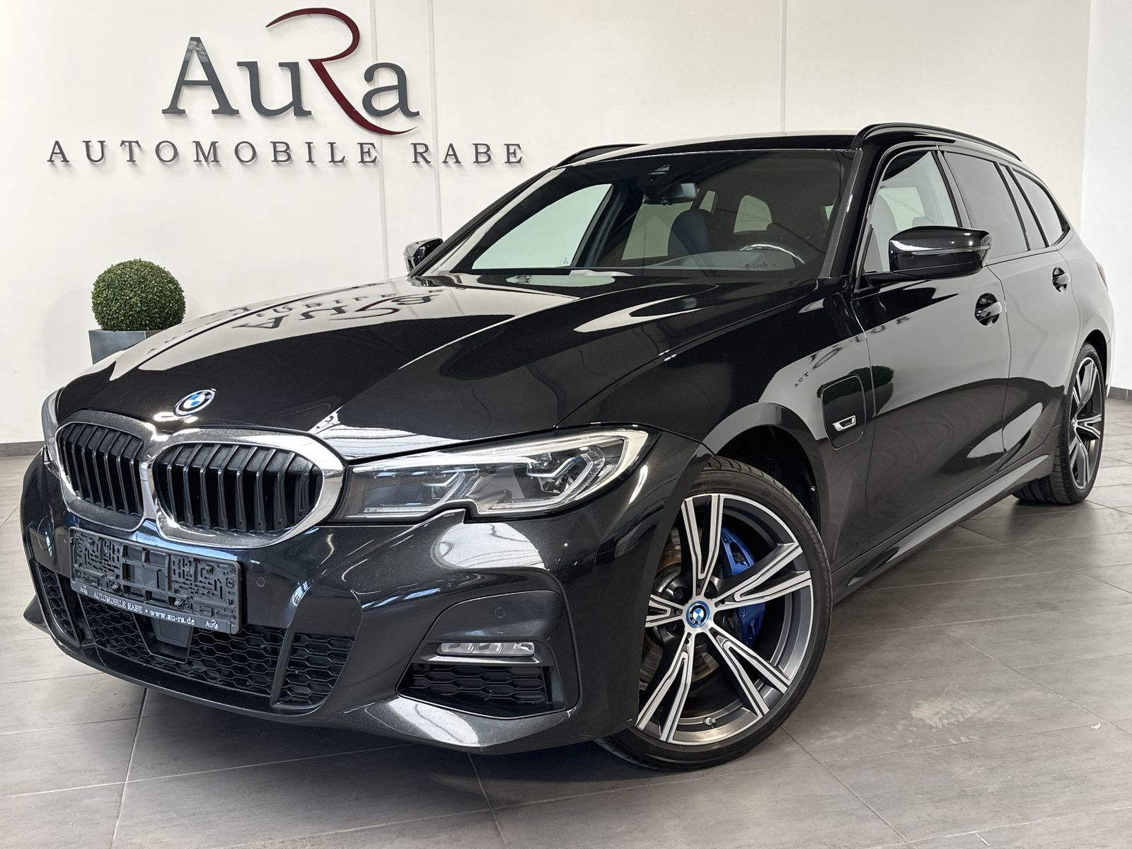 Fahrzeugabbildung BMW 330e Touring M-Sport NAV+LASER+AHK+HEAD-UP+19ZO