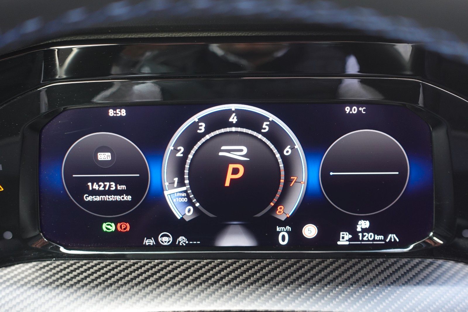 Fahrzeugabbildung Volkswagen Golf VIII R 2.0TSI 4Motion,Akrapovič,Pano,Matrix