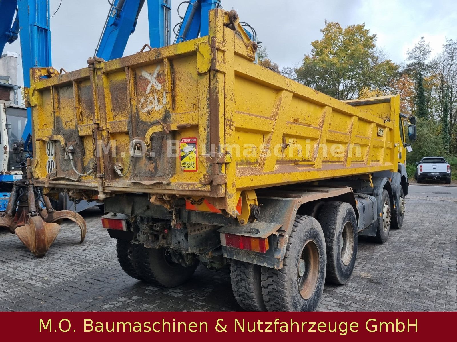 Fahrzeugabbildung Renault Kerax 370 / 8x4 / Bordmatik / Blattfederung/12m³