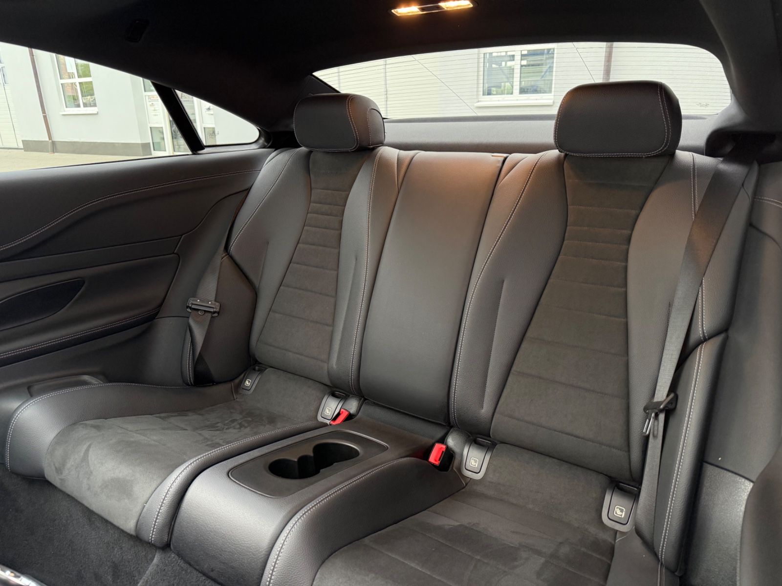 Mercedes-Benz E 200 Coupe 9G AMG NIGHT *PANO*KAMERA*CARPLAY* foto 20