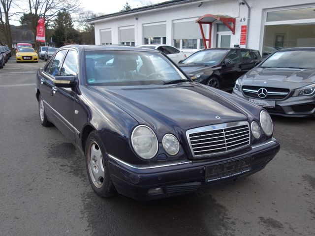 Mercedes-Benz E 320