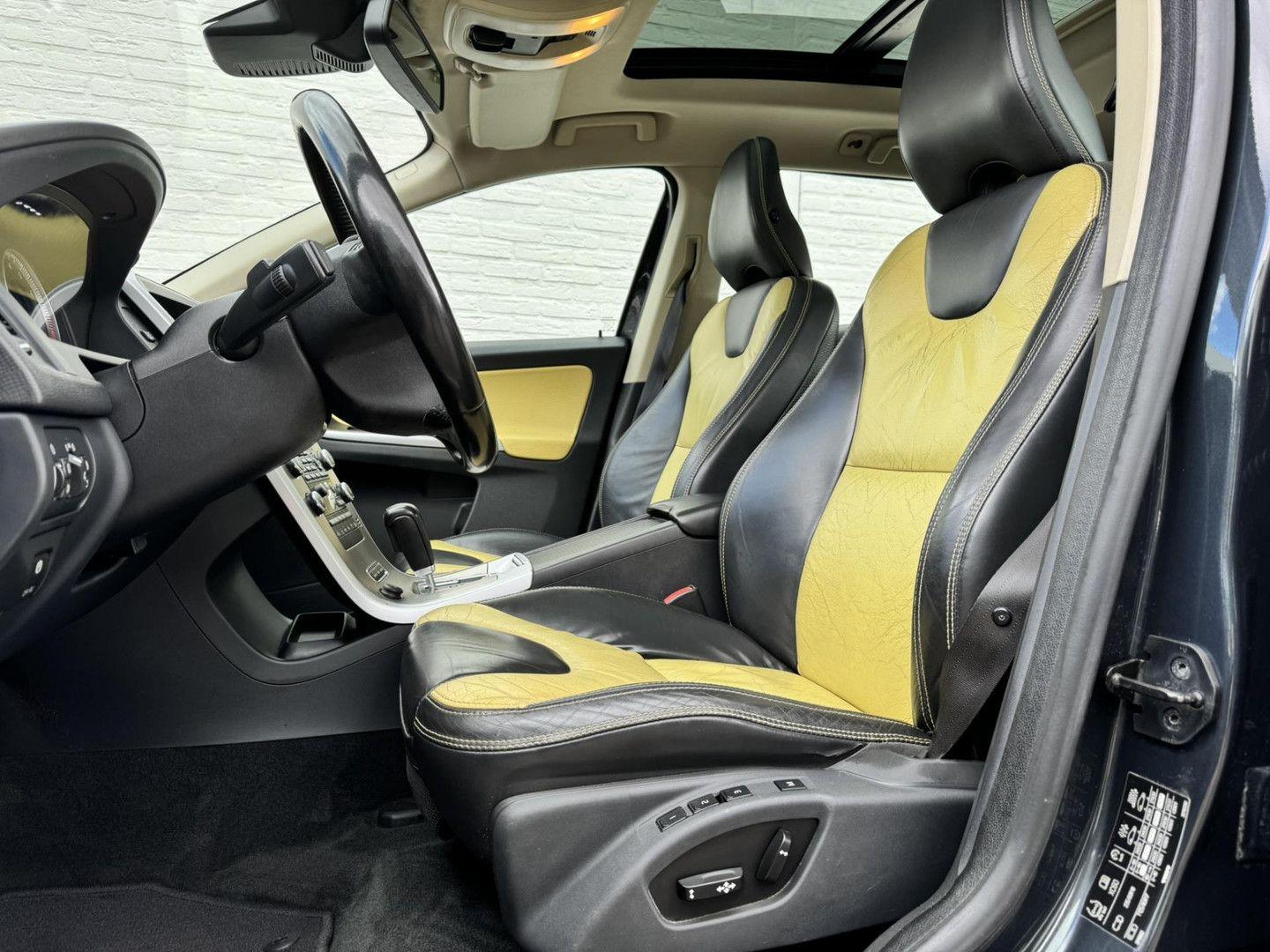 Volvo XC60 3.0 T6 AWD Summum Pano dak AHK Goed onderho