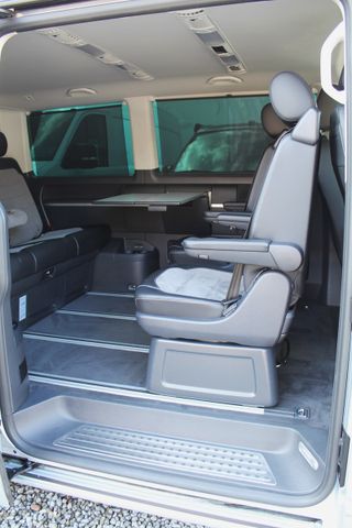 Volkswagen T6.1 Multivan Cruise 150PS DSG AHK LED Extras!!