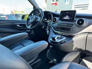 Mercedes V 220 - 12
