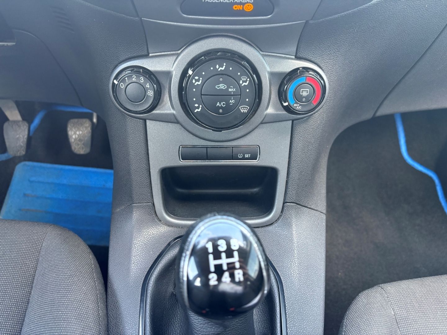 Fahrzeugabbildung Ford Fiesta AHK Klima Radio Zahnriemen NEU