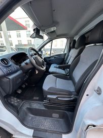 Opel Vivaro - 8