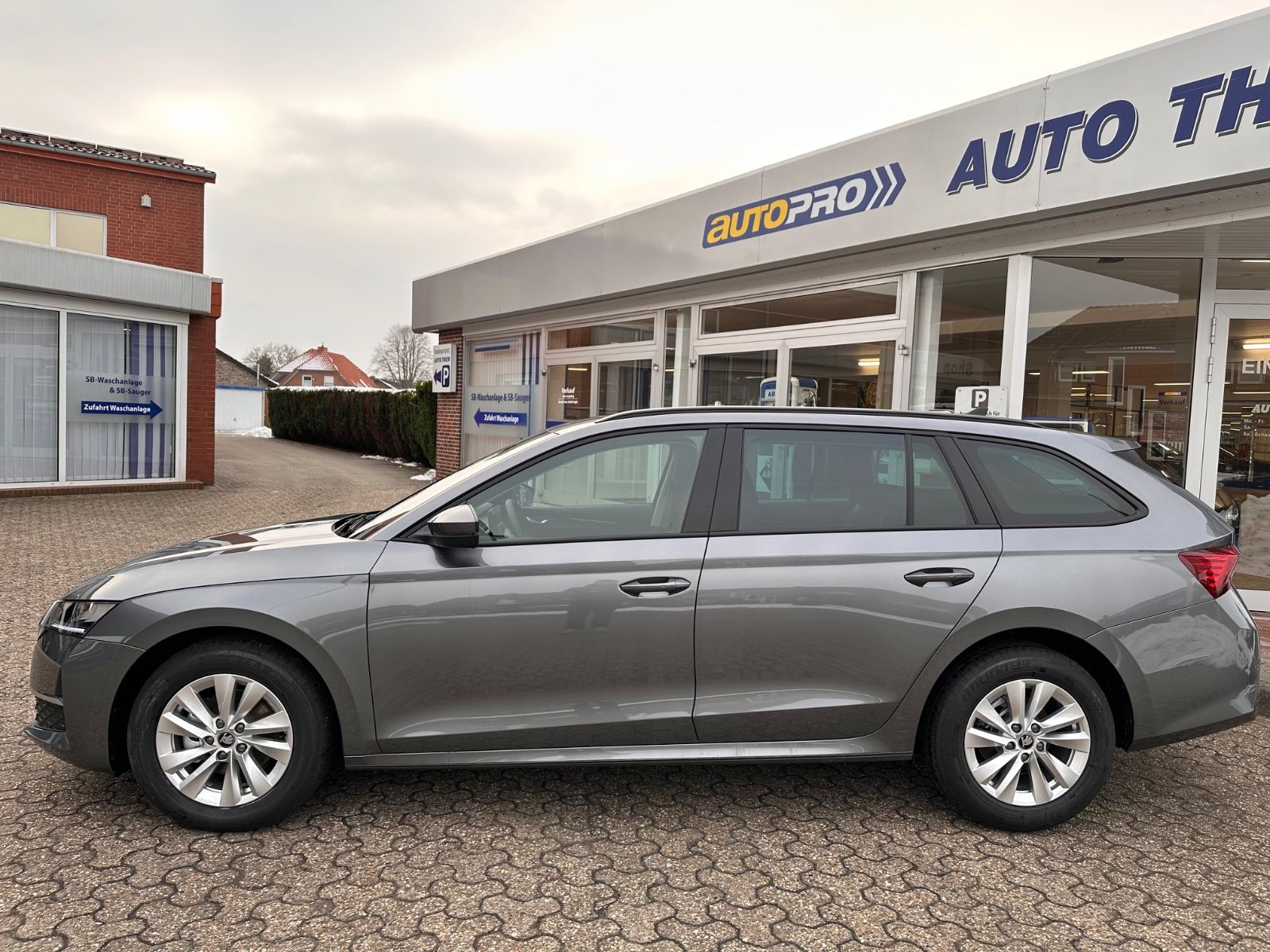 Fahrzeugabbildung SKODA Octavia Combi 1.5 TSI Selection AHK/Navi/LED/ACC