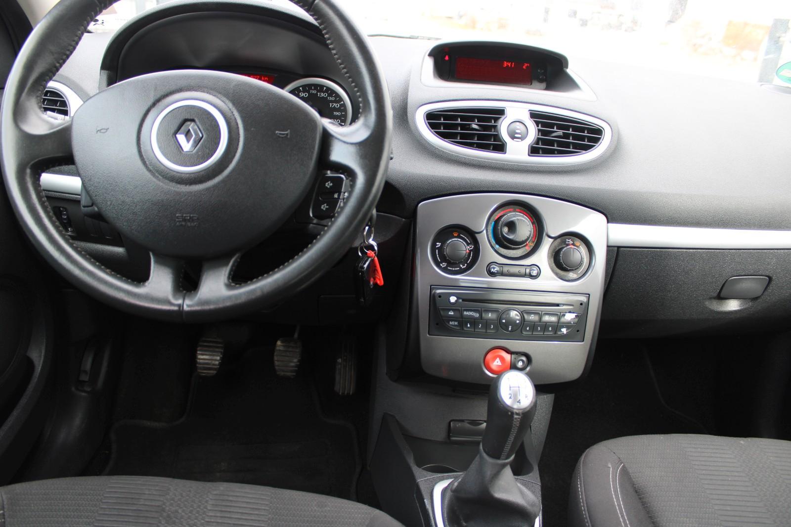 Renault Clio 2011 — photo 10