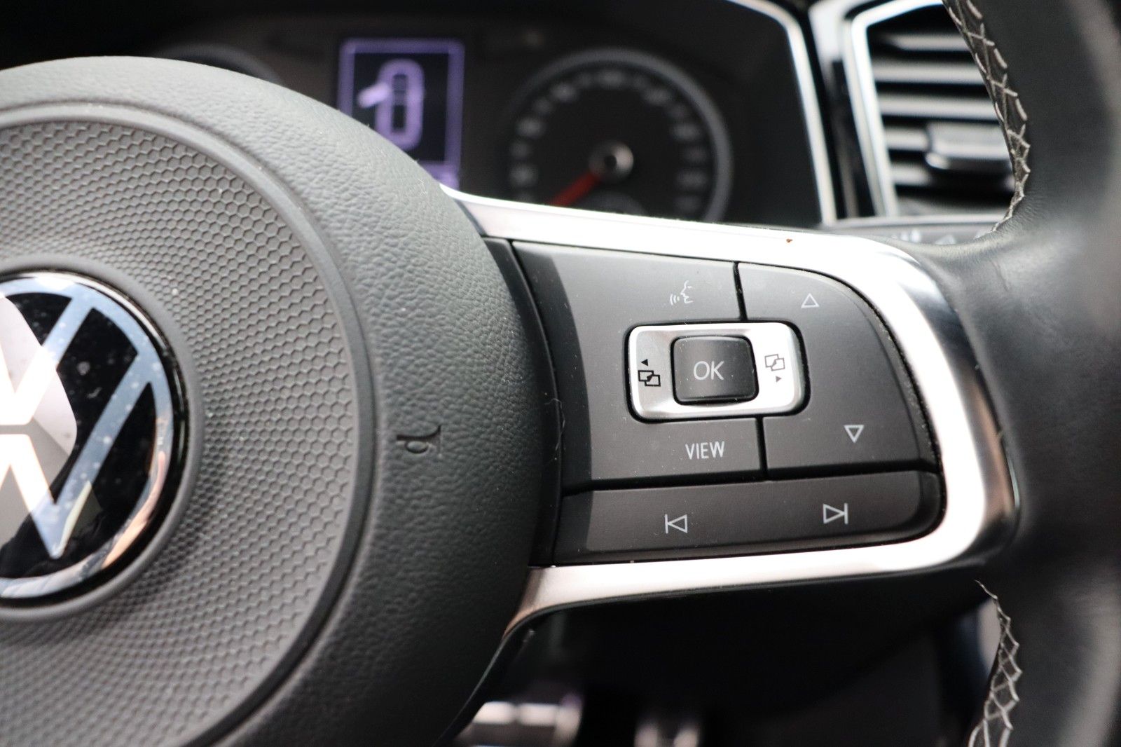 Fahrzeugabbildung Volkswagen T-Roc Sport Kamera LED Black Style Paket "beats"