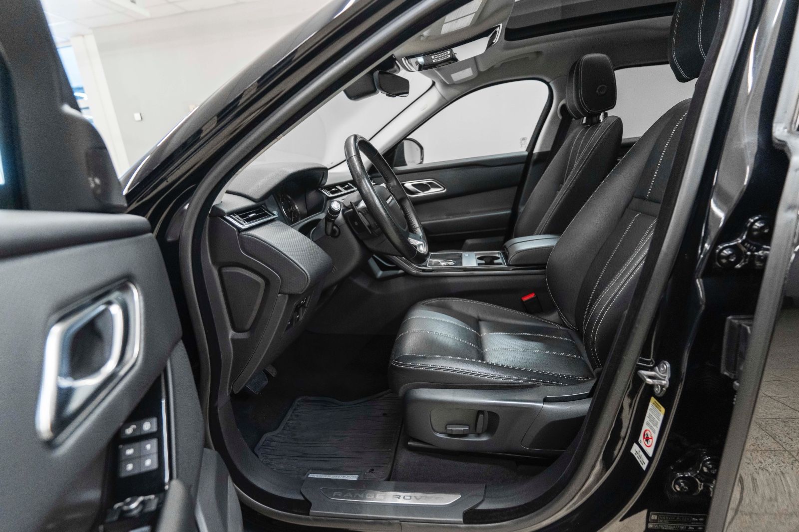 Fahrzeugabbildung Land Rover Range Rover Velar D180S LED Pano Kam PDC NAVI