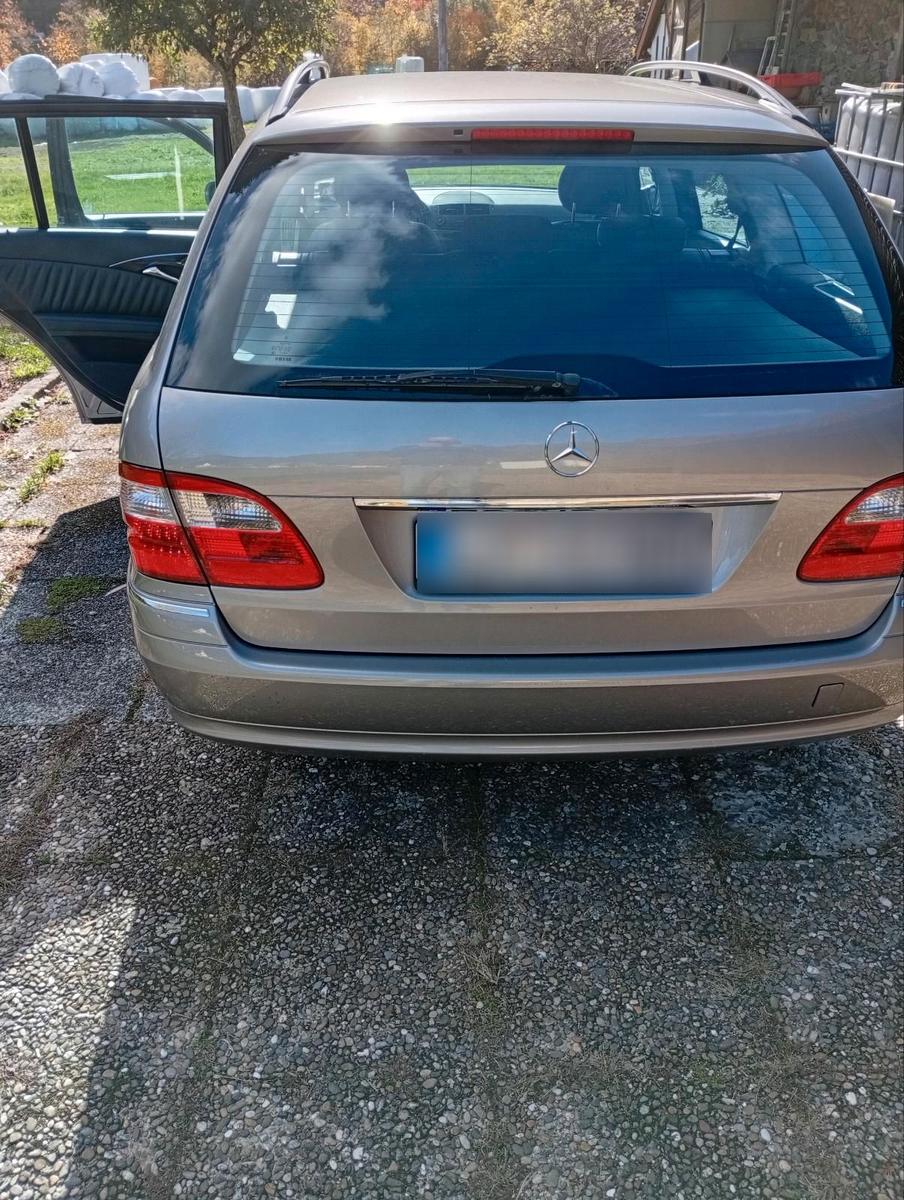 Mercedes-Benz E320 2004 — engine 224 HP (165kW)