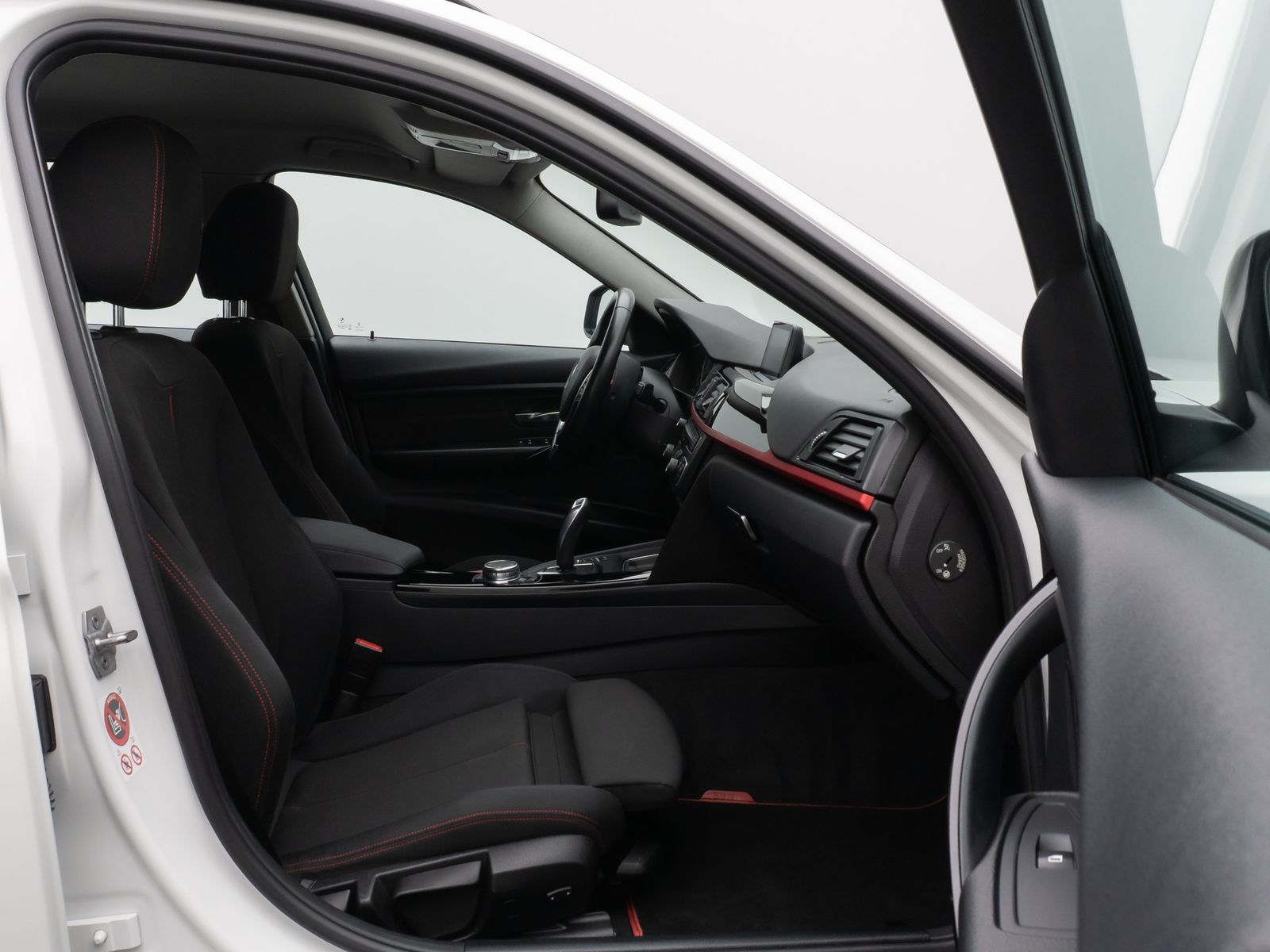 Fahrzeugabbildung BMW 320d Sport Line Xenon NaviPro HUD PDC FernlichtA